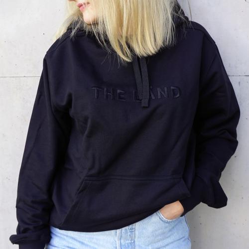 Schwarzer Hoodie mit THE LÄND Logo